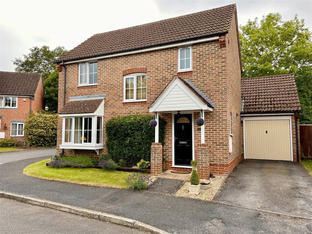 3 bed detached house for sale in Marston Drive, Newbury RG14 Zoopla