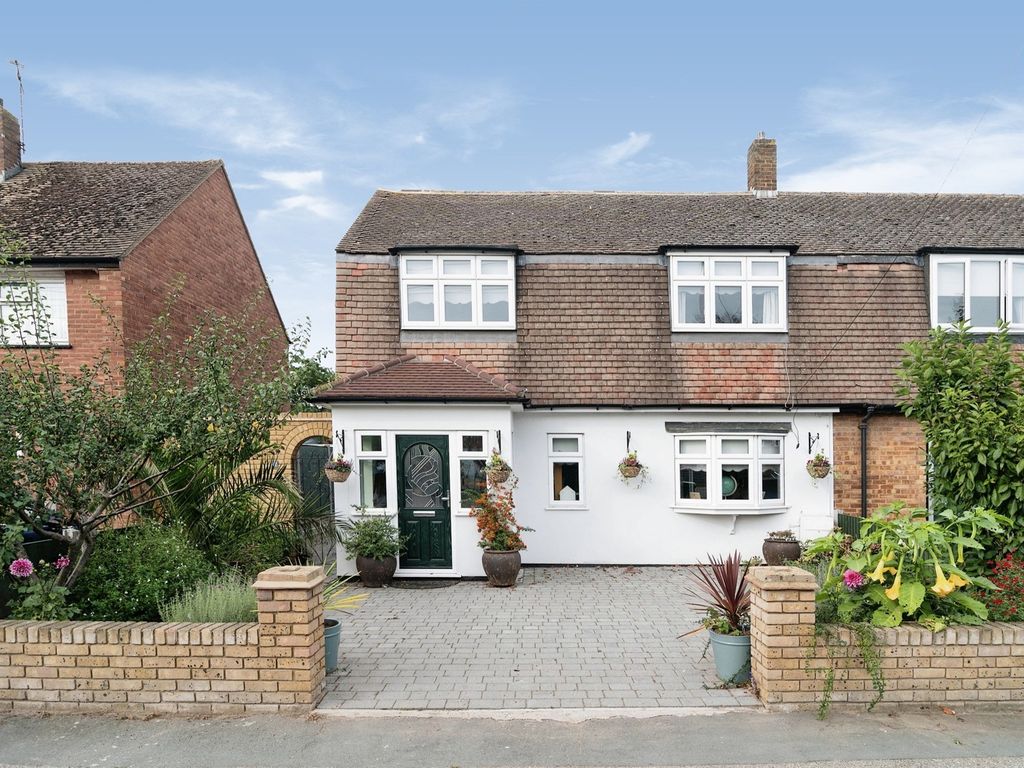 3 bed end terrace house for sale in St. Marys Road, Grays RM16, £