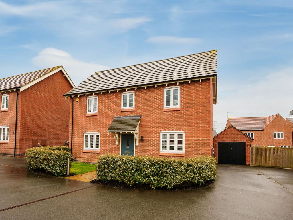 3 bed detached house for sale in Deveron Drive, Leicester LE19, £360,000 Zoopla