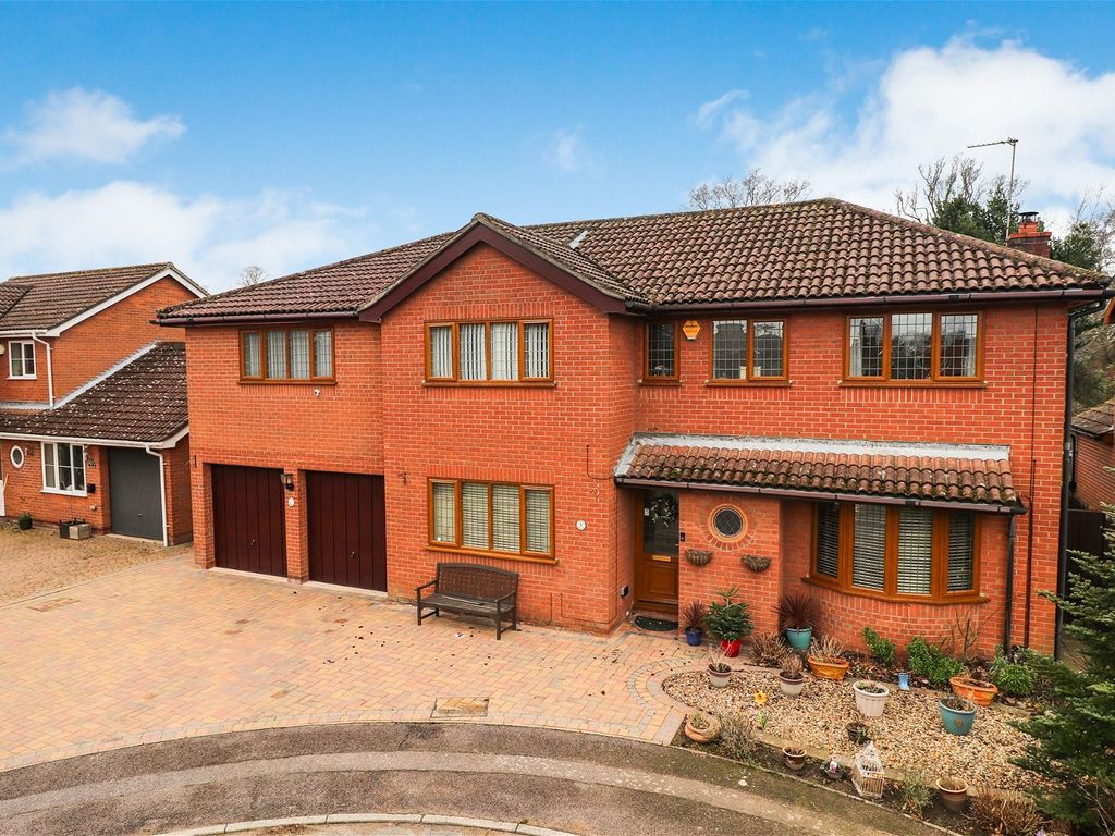 5 bed detached house for sale in Longland Close, Norwich NR6, £550,000