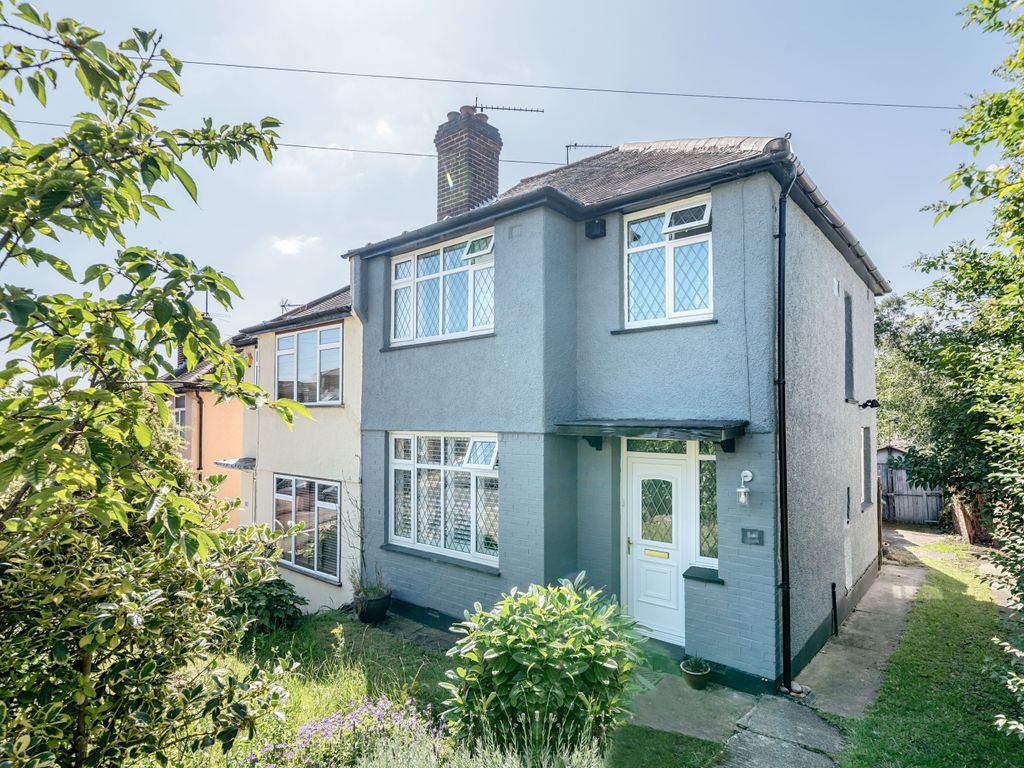 3 bed semidetached house for sale in Duncroft, London SE18, £460,000