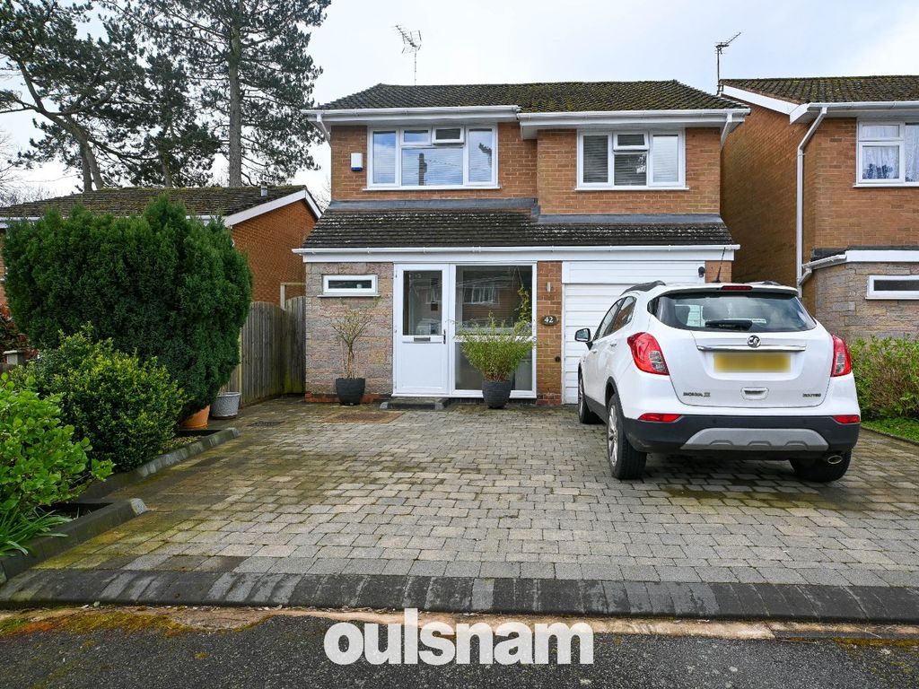 3 bed detached house for sale in Pineview, Northfield, Birmingham B31