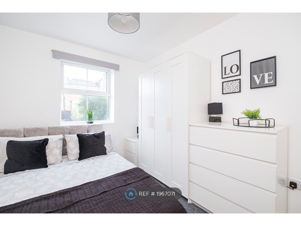 Room to rent in Homesdale Road, Bromley BR1, £875 pcm Zoopla