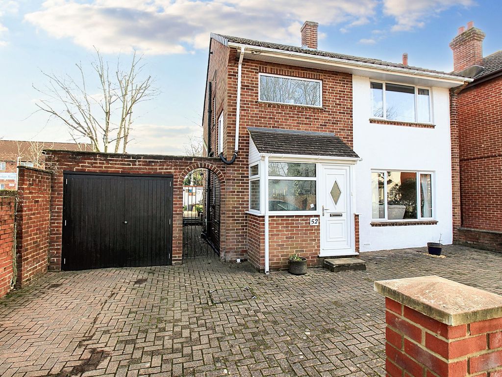 3 bed detached house for sale in West Road, Woolston SO19, £375,000