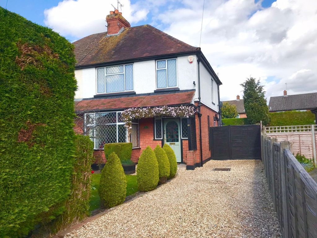 3 bed semidetached house for sale in Mytchett Road, Mytchett