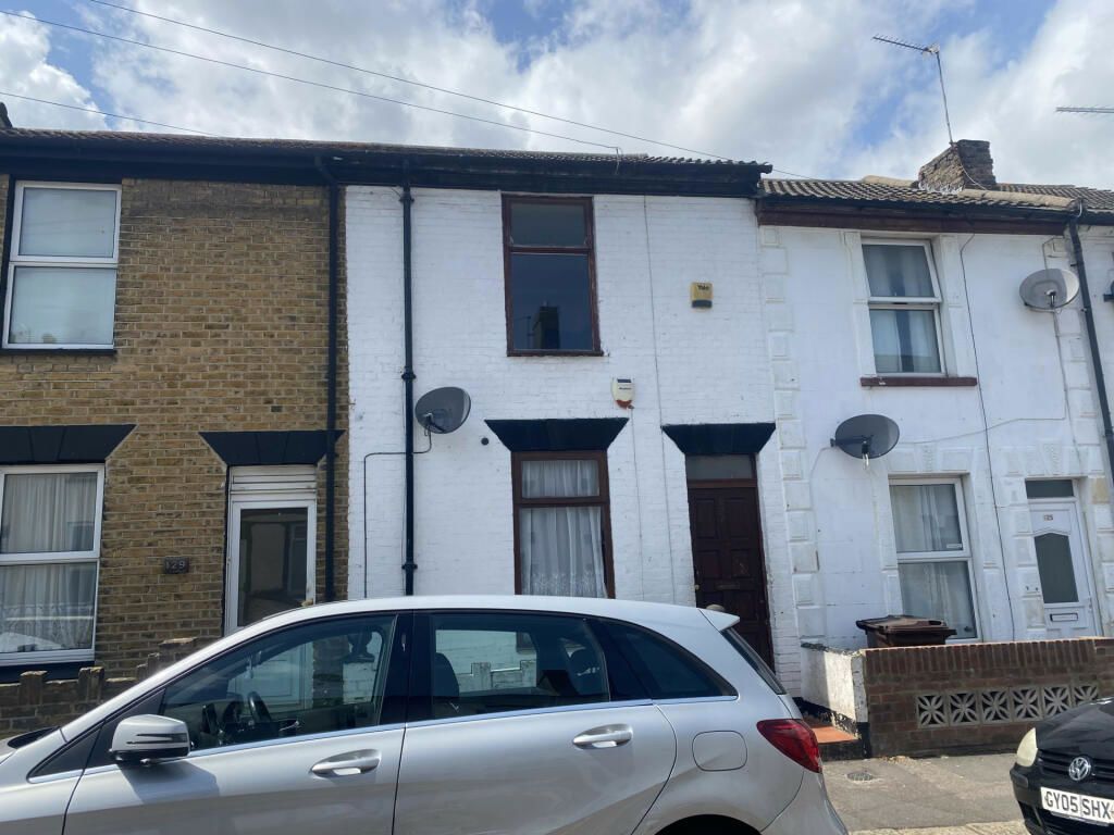 3 bed terraced house for sale in Saxton Street, Gillingham ME7 Zoopla