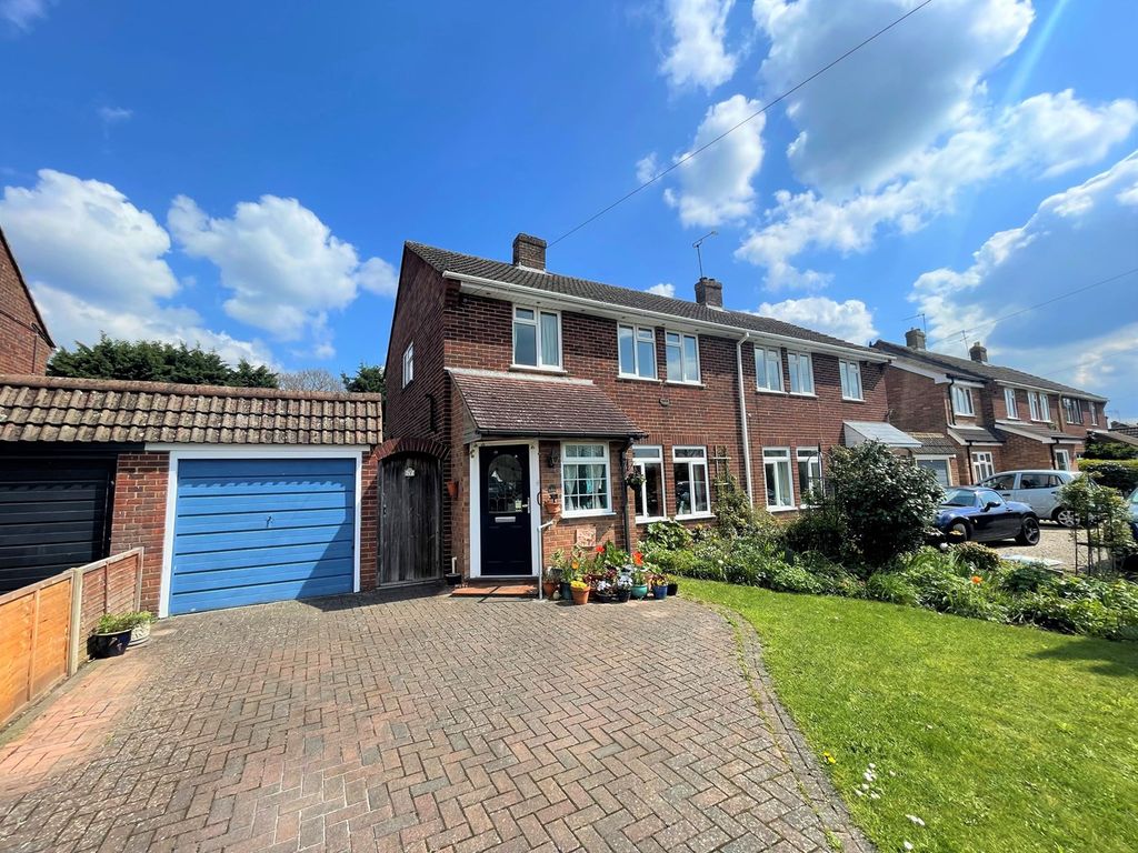 3 bed semidetached house for sale in St Michaels Avenue, Fairlands