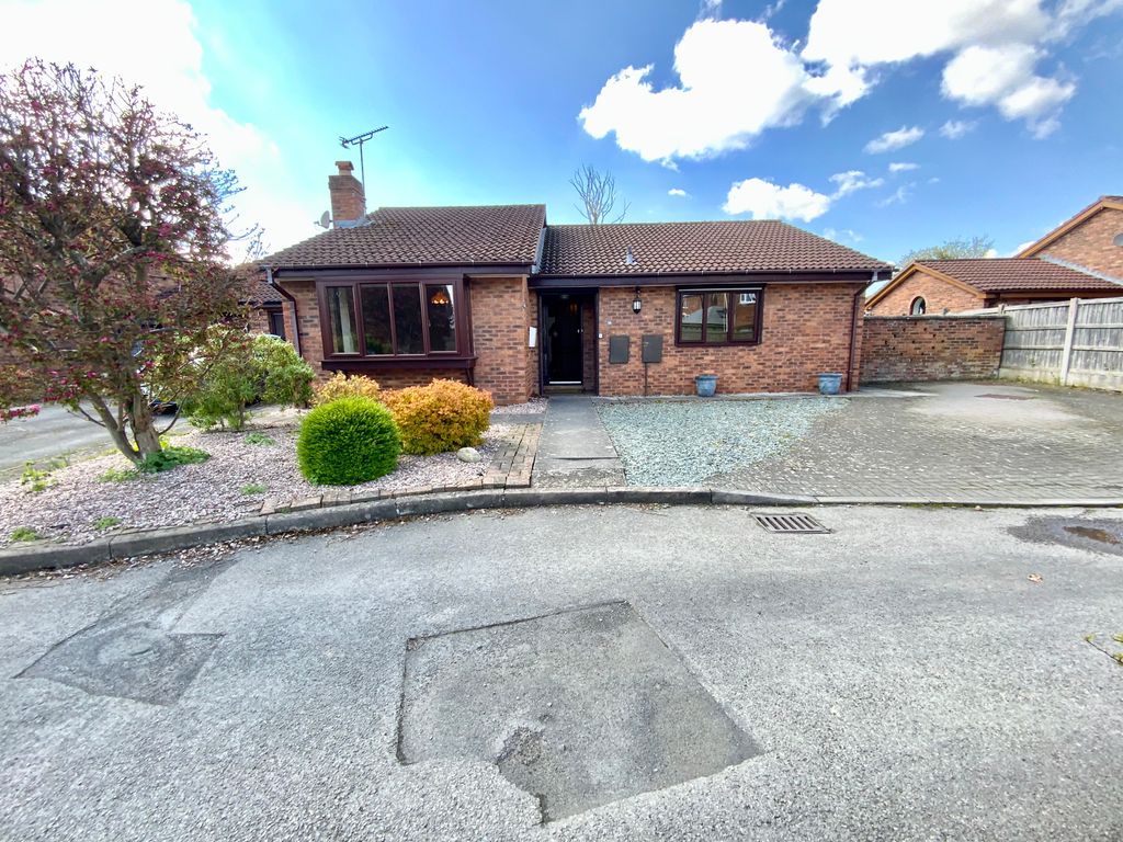 3 bed bungalow for sale in Meadow View, Buckley CH7 Zoopla