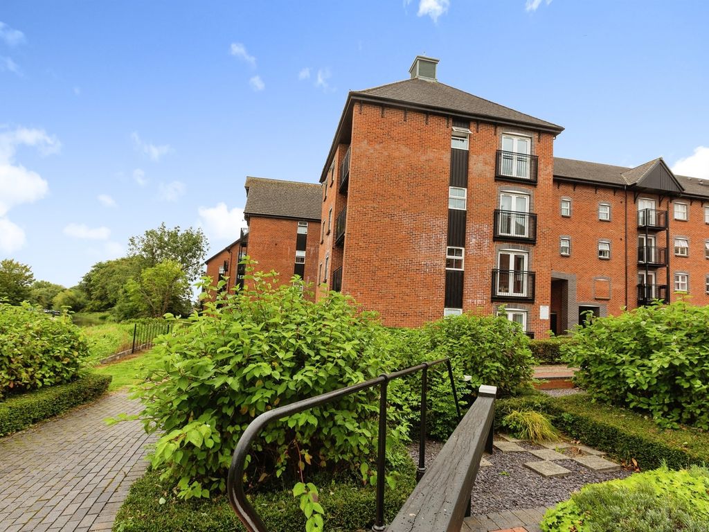 2 bed flat for sale in The Wharf, Leighton Buzzard LU7, £220,000 Zoopla