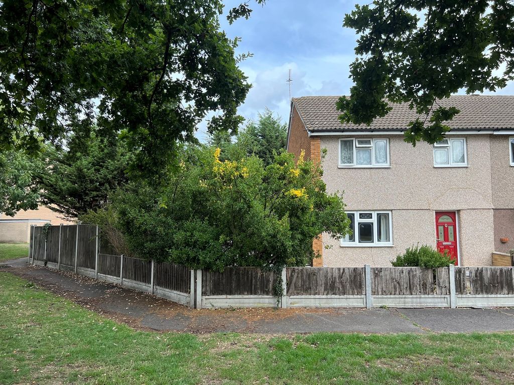 3 bed end terrace house for sale in Lyndhurst Road, Corringham