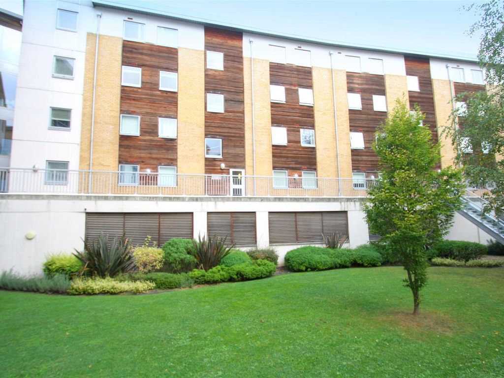 1 bed flat to rent in Kingfisher Meadow, Hart Street, Maidstone, Kent