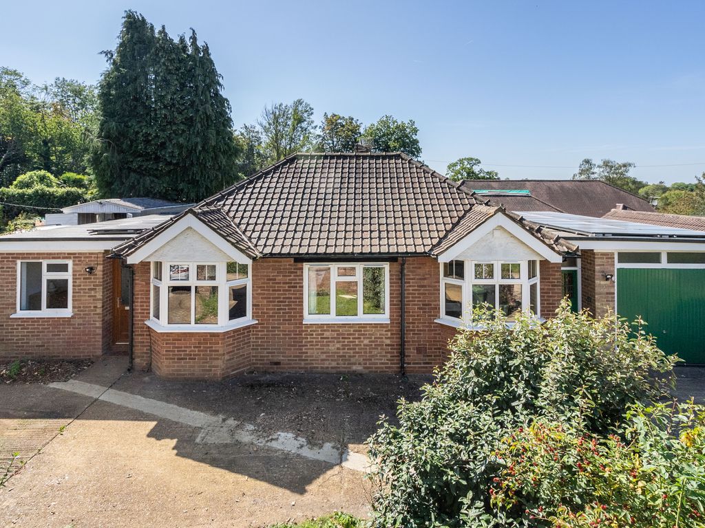 3 bed detached bungalow for sale in Clump Avenue, Tadworth KT20, £