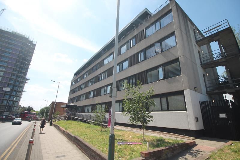 1 bed flat to rent in Queens Moat House, Romford RM1 Zoopla