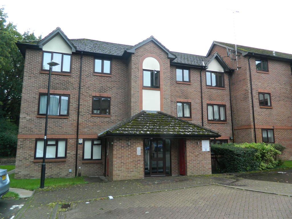 1 bed flat for sale in Littlebrook Avenue, Slough, Berkshire SL2, £