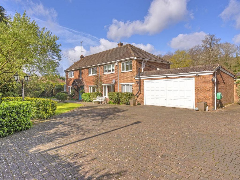 4 bed detached house for sale in Tonbridge Road, Mereworth, Maidstone