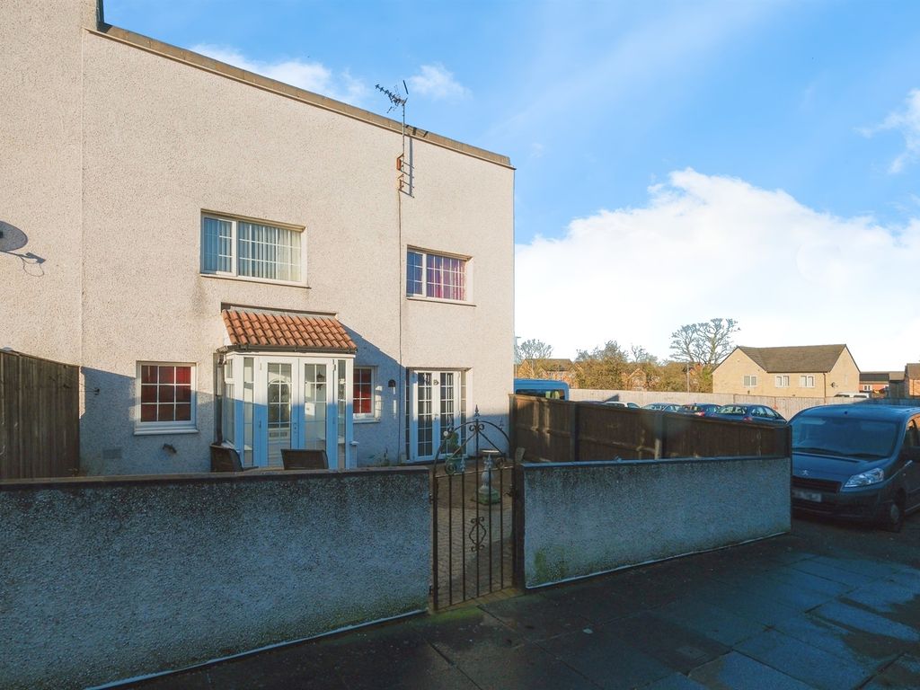 2 bed semidetached house for sale in Baildon Place, Leeds LS14, £