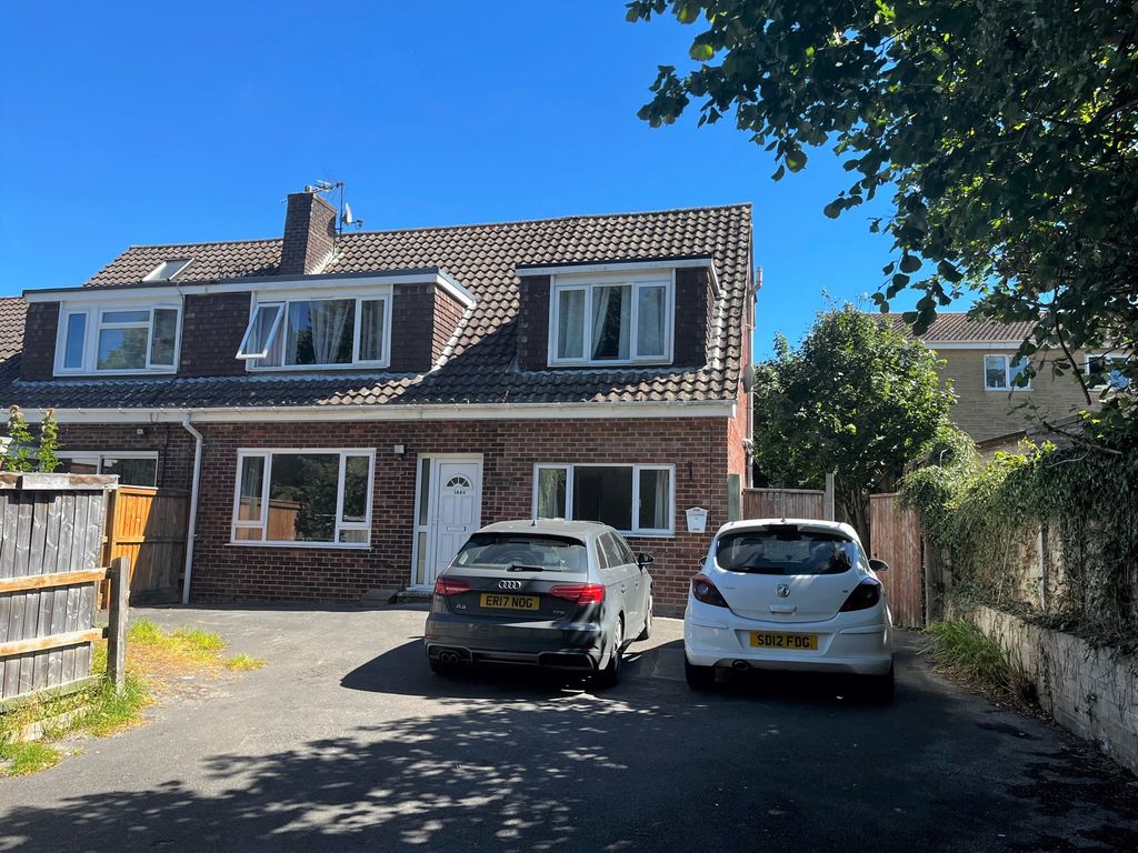 2 bed flat to rent in Larkhill Road, Yeovil BA21 Zoopla