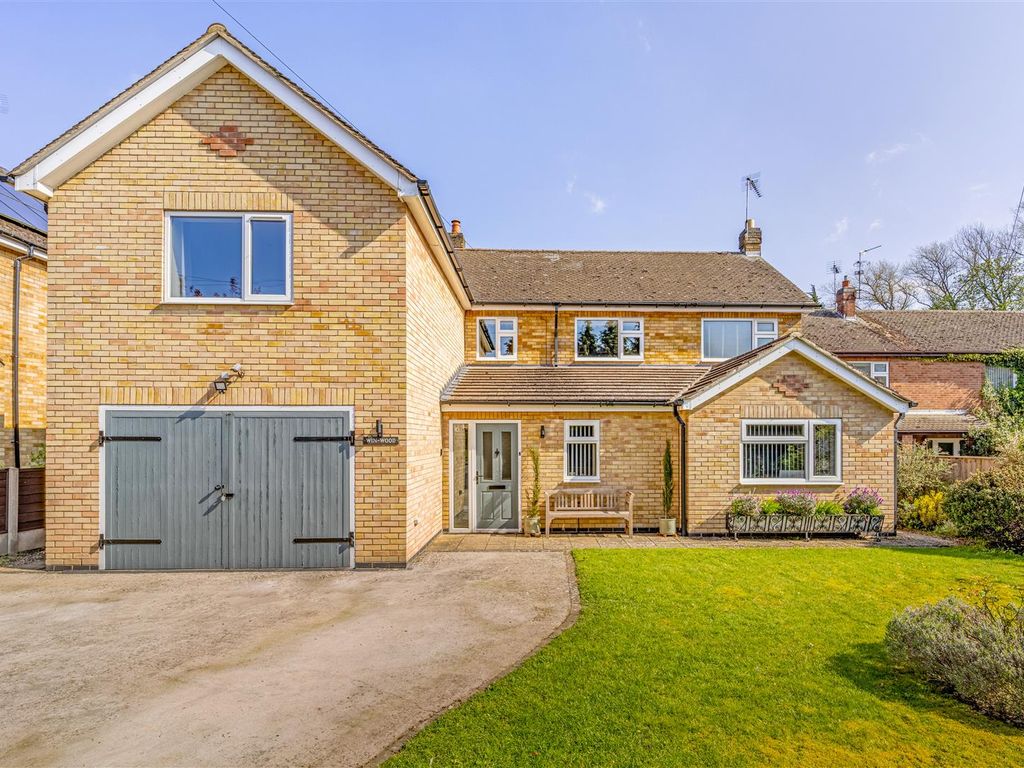 6 bed detached house for sale in The Spinney, Winthorpe, Newark NG24