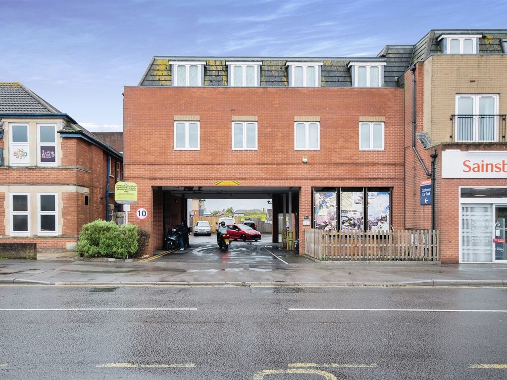 2 bed flat for sale in Wimborne Road, Winton, Bournemouth BH9, £160,000