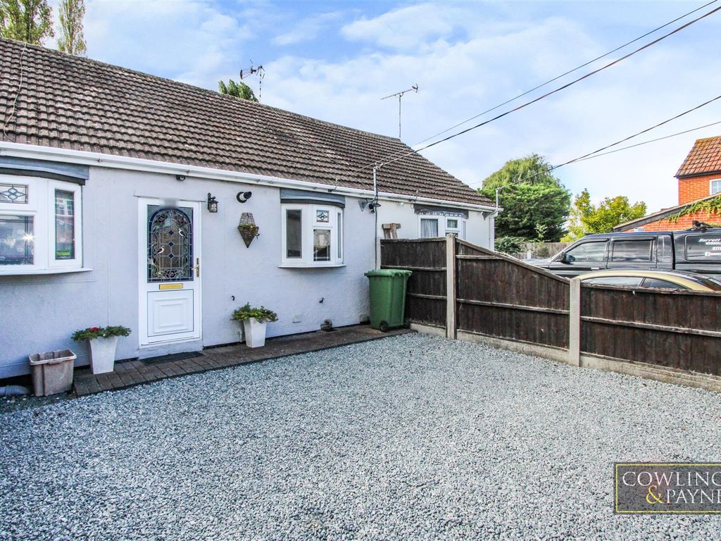 2 bed terraced bungalow to rent in Swan Lane, Runwell, Wickford SS11