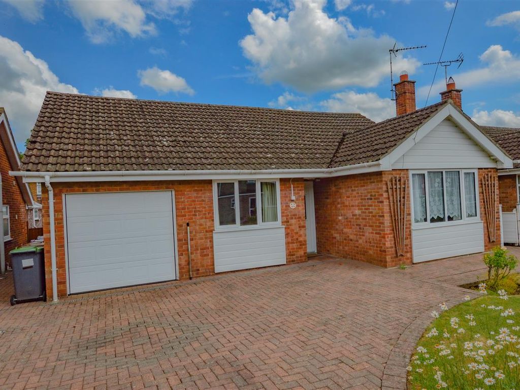 2 bed bungalow for sale in Hawthorn Close, Ruskington, Sleaford NG34