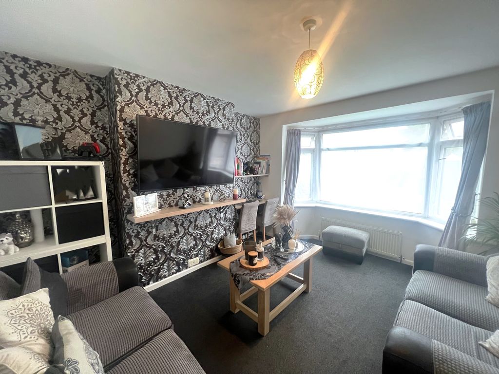 2 bed flat to rent in Stanfield Road, Bournemouth BH9, £1,250 pcm Zoopla