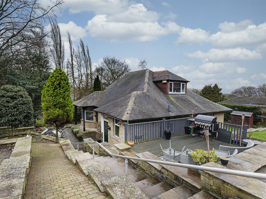 3 bed detached bungalow for sale in Somerset Road, Almondbury