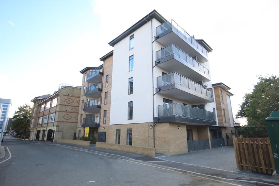 1 bed flat to rent in Road, Slough SL1, £1,200 pcm Zoopla