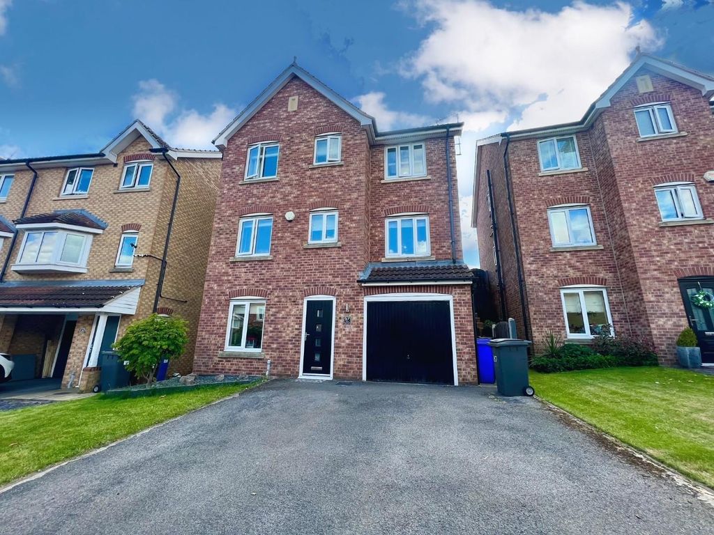 4 bed property to rent in Ironstone Crescent, Chapeltown, Sheffield S35