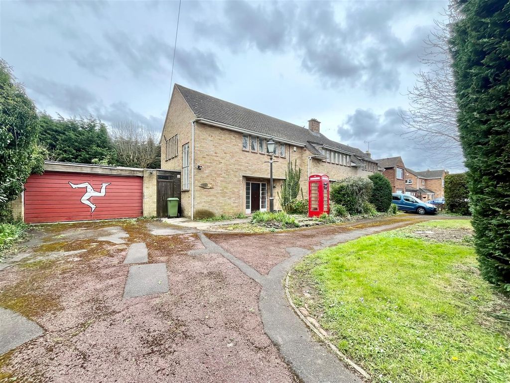 5 bed detached house for sale in Chosen Drive, Churchdown, Gloucester