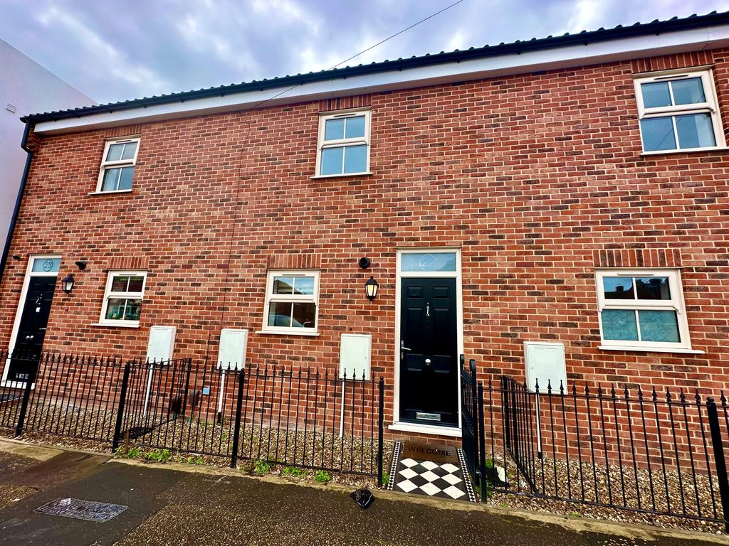 3 bed terraced house for sale in Apollo Walk, Great Yarmouth NR30, £