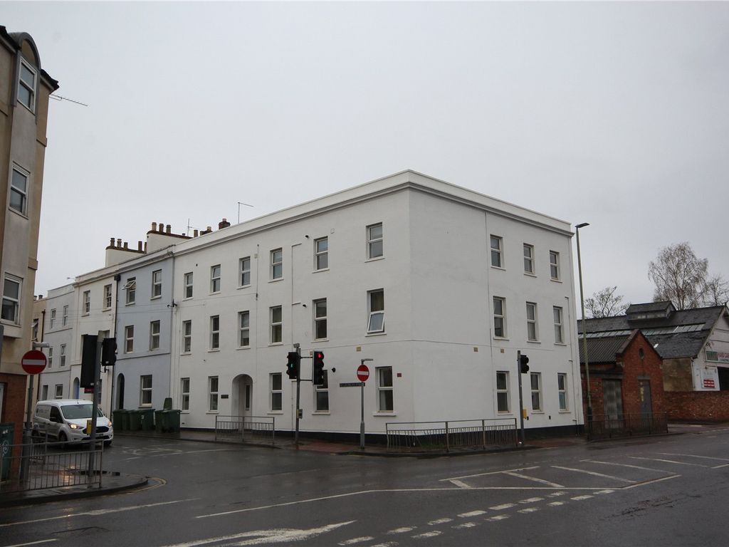 2 bed flat to rent in St. Street, Cheltenham, Gloucestershire