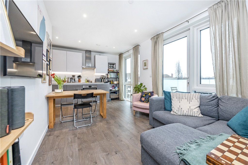 2 bed flat for sale in Juniper Drive, London SW18, £550,000 Zoopla
