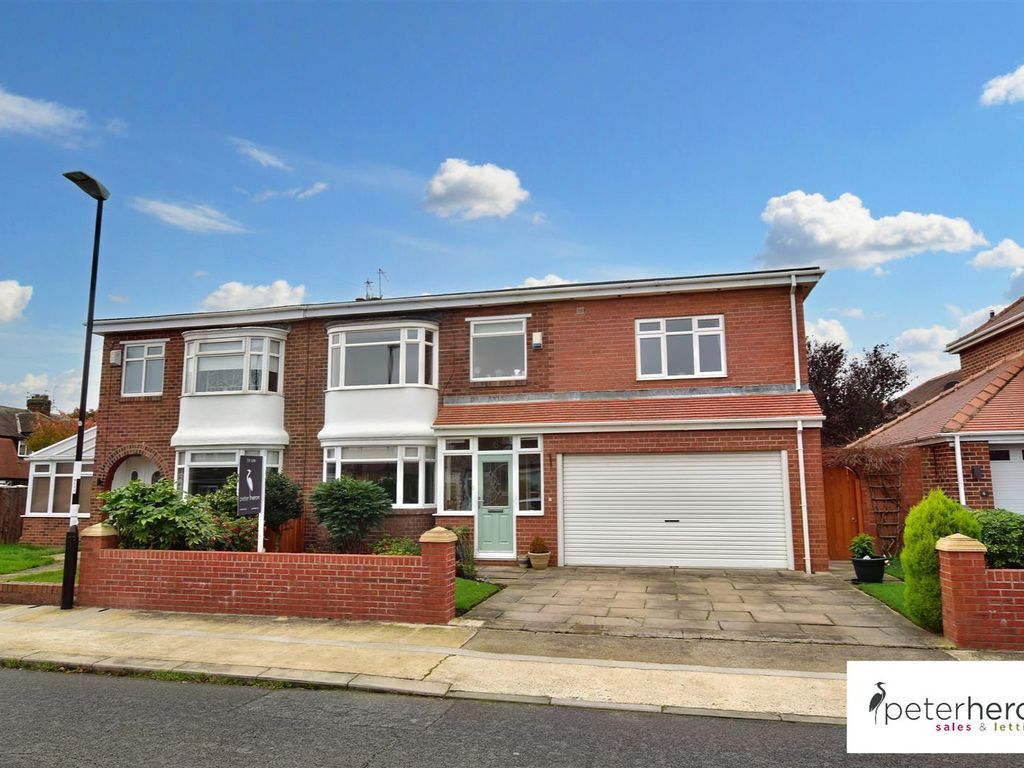 4 bed semidetached house for sale in Prengarth Avenue, Fulwell