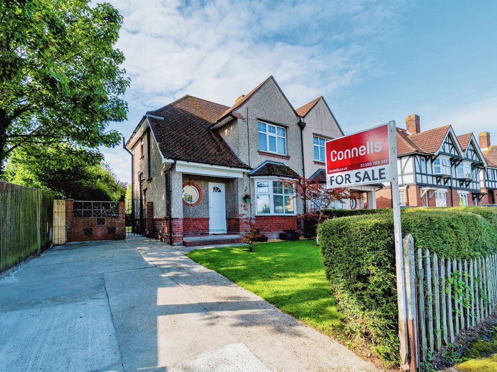 3 bed semidetached house for sale in Bassett Green Road, Southampton