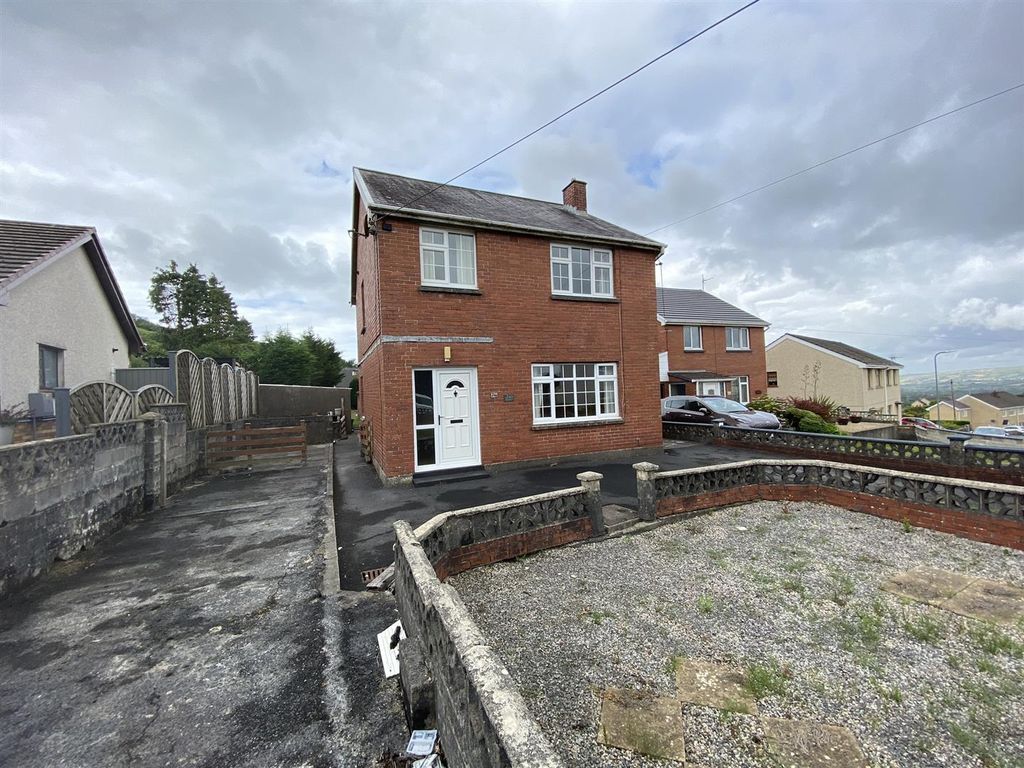 3 bed detached house for sale in Heol Llanelli, Trimsaran, Kidwelly