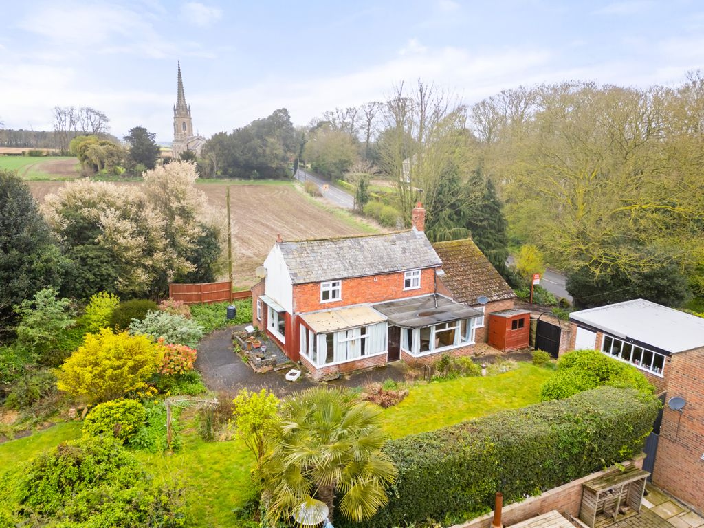 3 bed detached house for sale in Partney Road, Sausthorpe PE23, £