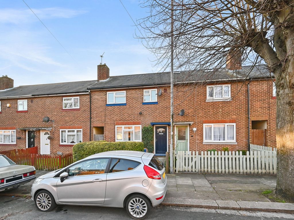 3 bed terraced house to rent in Derwent Road, Luton LU2, £1,650 pcm