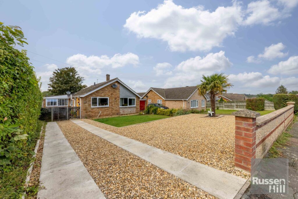 3 bed detached bungalow for sale in Woodhill Rise, New Costessey