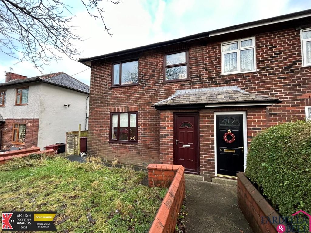 3 bed semidetached house for sale in Cambridge Drive, Padiham, Burnley