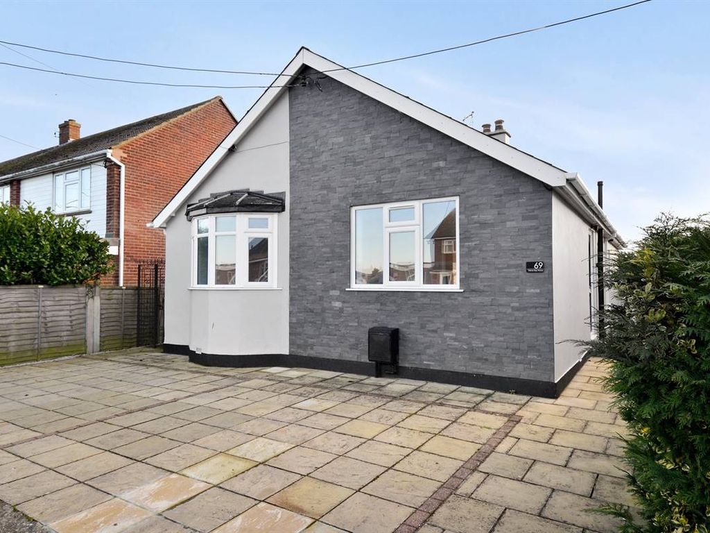 3 bed detached bungalow for sale in Herne Bay Road, Whitstable CT5, £