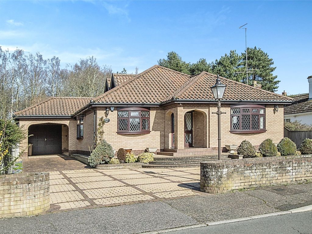 3 bed detached house for sale in Meadow Drive, Hoveton, Norwich, Norfolk NR12 Zoopla