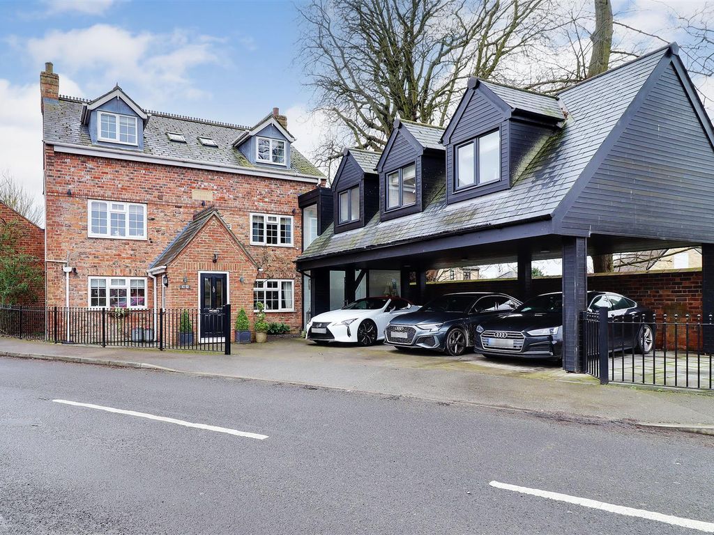 5 bed detached house for sale in Welton Road, Brough HU15, £725,000