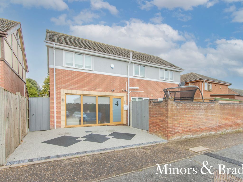 4 bed detached house for sale in Hanly Court, CaisterOnSea, Great