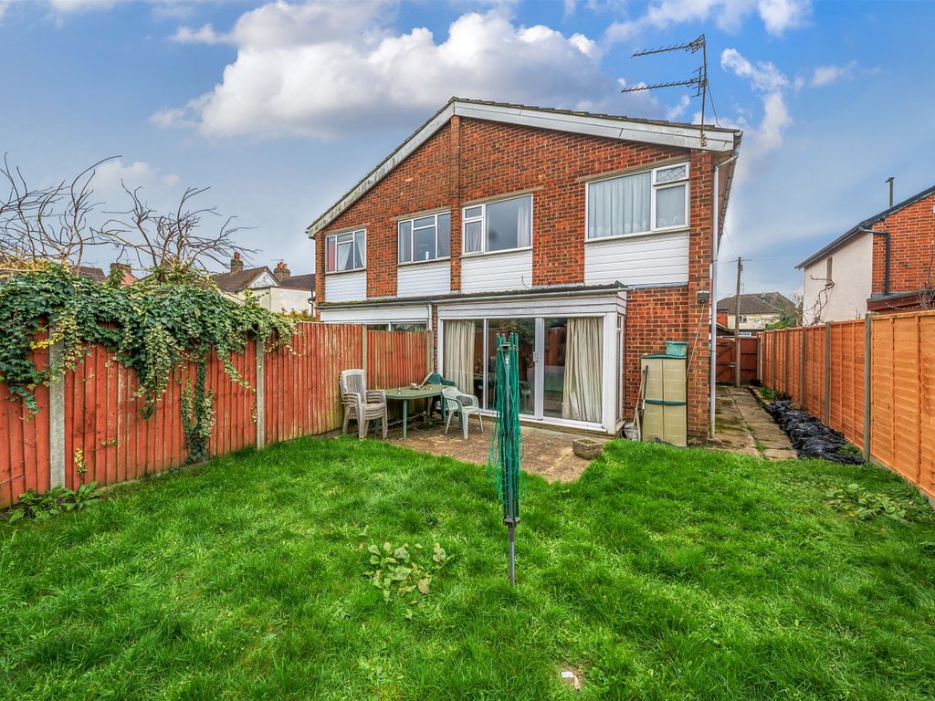 3 bed semidetached house for sale in Kingfield Road, Woking GU22, £