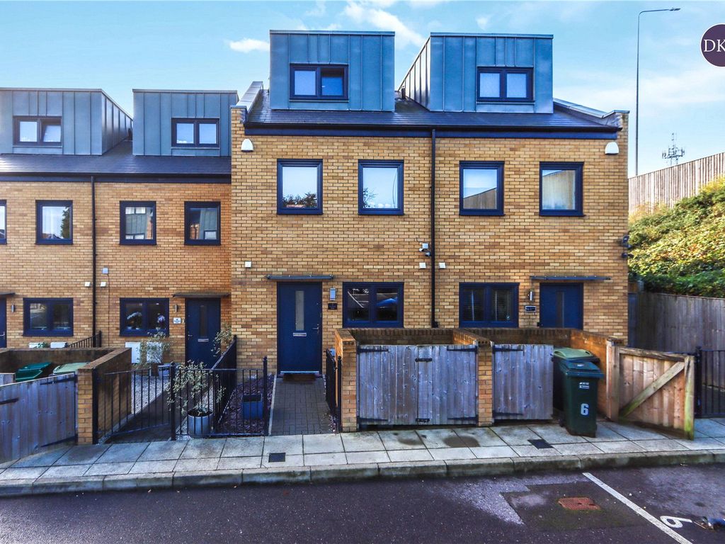 3 bed terraced house for sale in Swannells Walk, Chorleywood