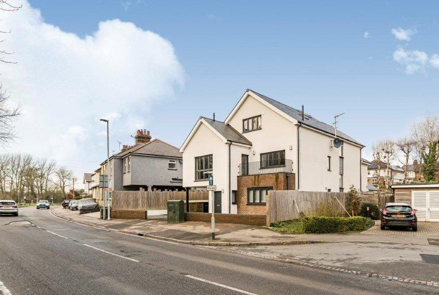 1 bed flat to rent in 16 Lower Luton Road, Harpenden AL5, £1,250 pcm Zoopla