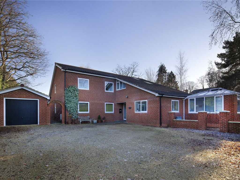 4 bed detached house for sale in Oxford Road, Abingdon, Oxfordshire
