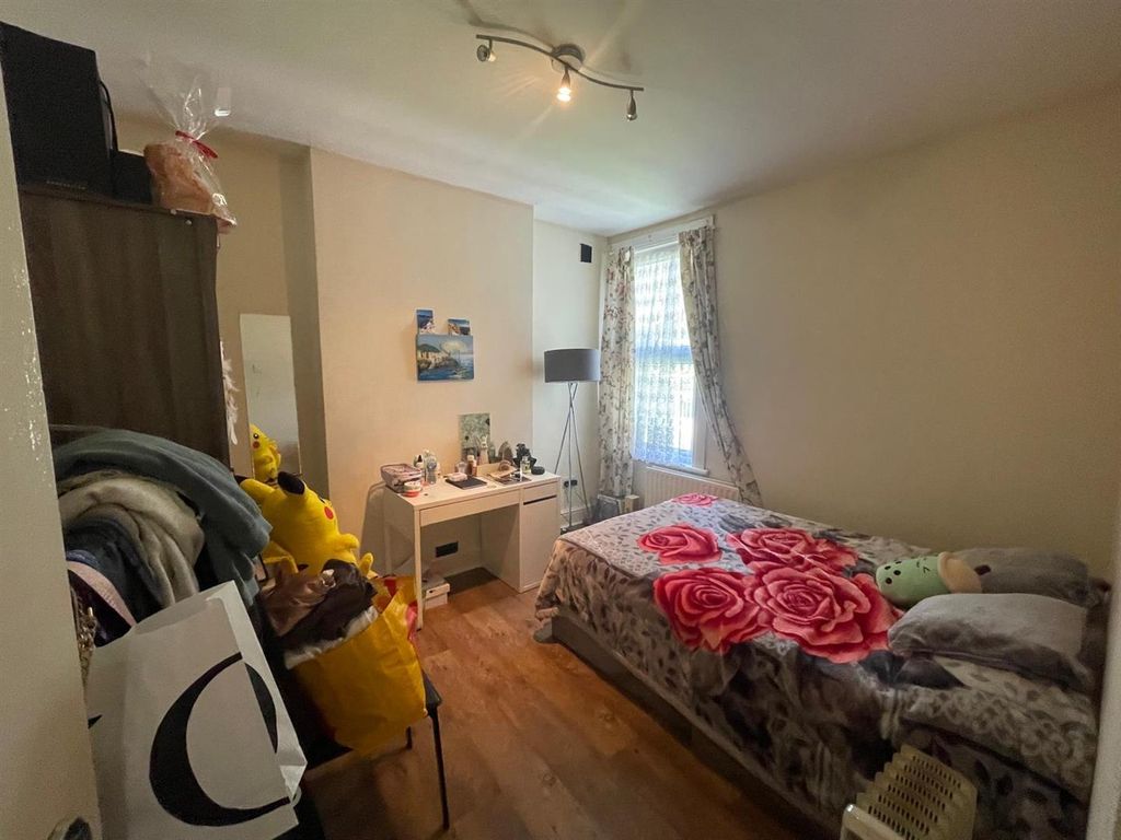 2 bed flat for sale in Tudor Road, London E6, £350,000 Zoopla