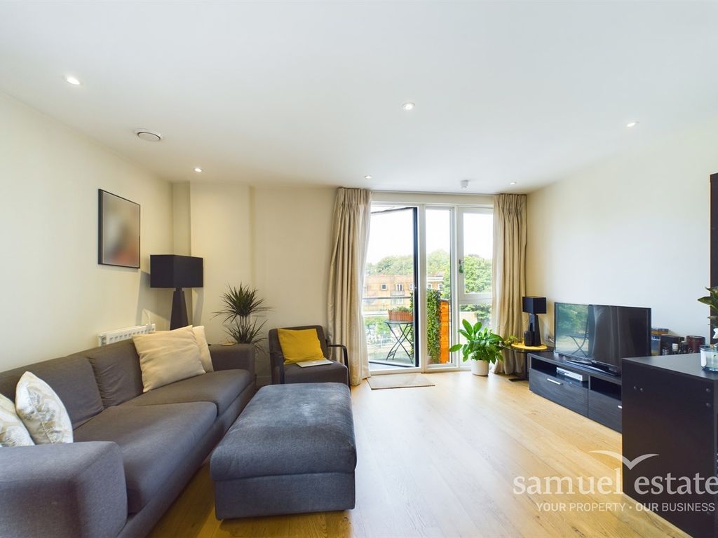 2 bed flat to rent in Hoxton Wharf, 2 Devizes Street N1, £2,550 pcm